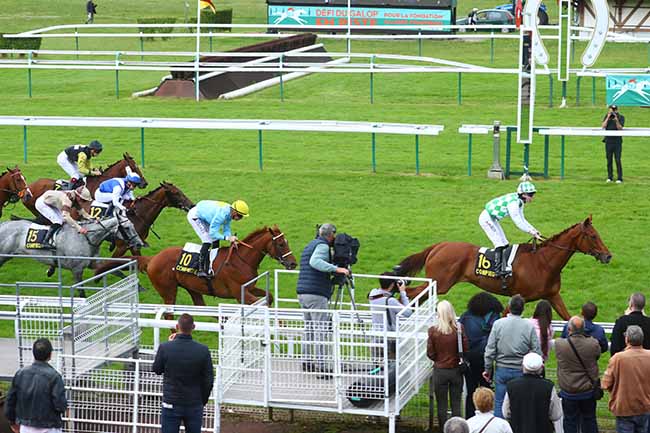 Photo d'arrivée de la course pmu PRIX DU LABEL EQUURES à COMPIEGNE le Samedi 22 juin 2024