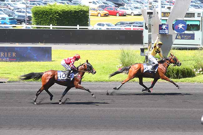 Photo d'arrivée de la course pmu PRIX D'ESSAI - ETRIER 3 ANS FINALE à PARIS-VINCENNES le Dimanche 23 juin 2024