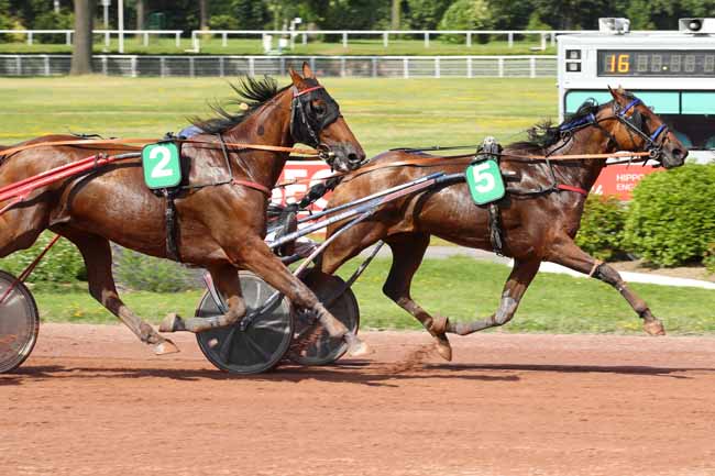 Photo d'arrivée de la course pmu PRIX DE LUNEL à ENGHIEN le Jeudi 27 juin 2024