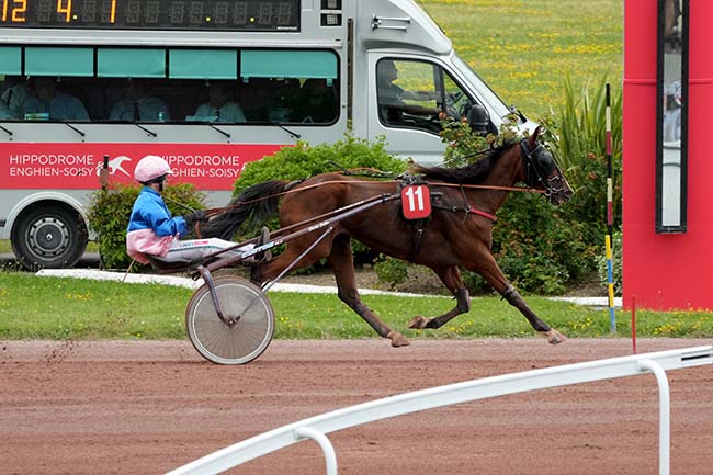 Photo d'arrivée de la course pmu PRIX DE ROUVROY à ENGHIEN le Samedi 29 juin 2024