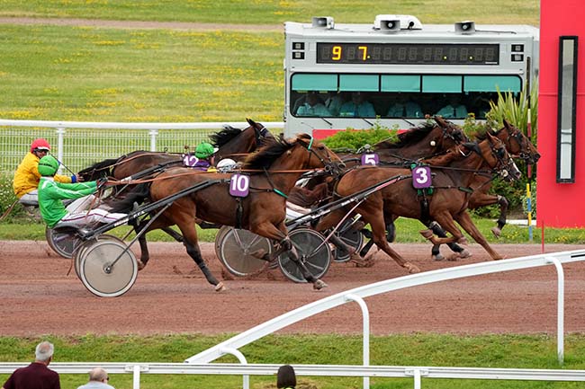 Photo d'arrivée de la course pmu PRIX DU PONT AVAL à ENGHIEN le Samedi 29 juin 2024