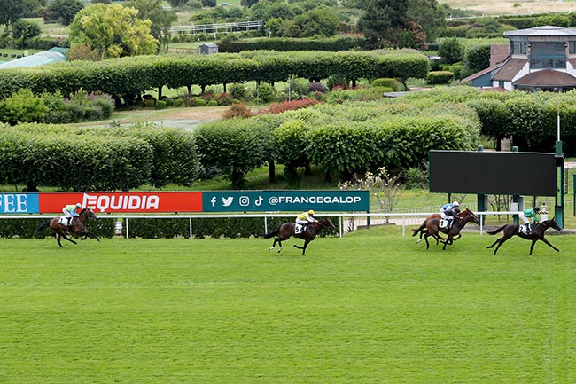 Photo d'arrivée de la course pmu PRIX AMBER RAMA à SAINT CLOUD le Dimanche 30 juin 2024