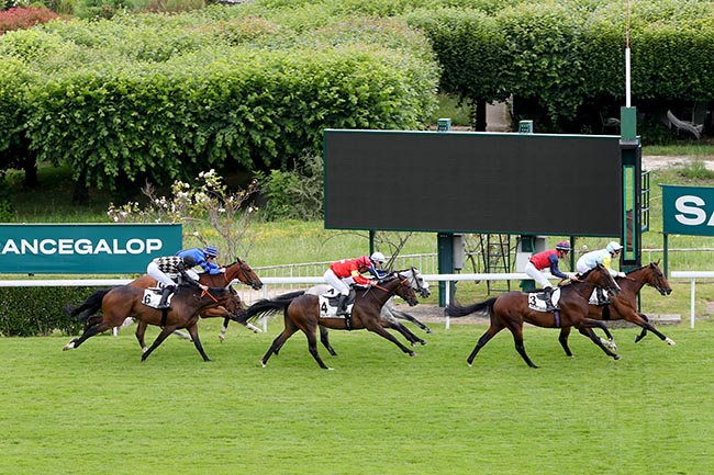 Photo d'arrivée de la course pmu PRIX GENERAL DE SAINT-DIDIER - TROPHEE STUDIO HARCOURT à SAINT CLOUD le Dimanche 30 juin 2024