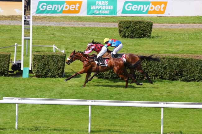 Photo d'arrivée de la course pmu PRIX VILLE DE BLONVILLE-SUR-MER (PRIX PORT-SAID) à CLAIREFONTAINE le Lundi 1 juillet 2024