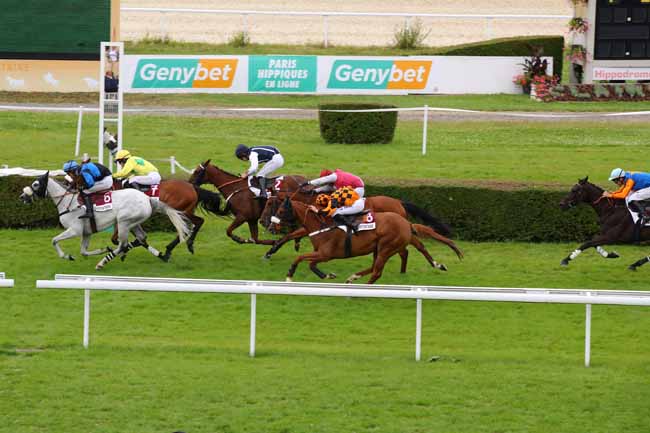 Photo d'arrivée de la course pmu PRIX GENYBET SUPER TOP5 (PRIX LEOPOLD D'ORSETTI) à CLAIREFONTAINE le Lundi 1 juillet 2024