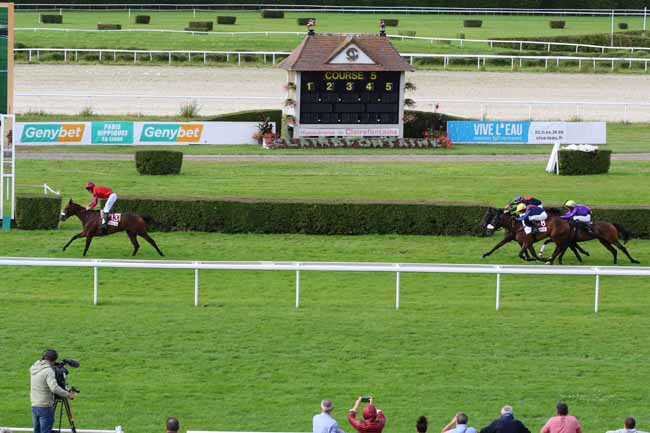 Photo d'arrivée de la course pmu PRIX VILLE DE TOUQUES (PRIX BELLE-ISLE) à CLAIREFONTAINE le Lundi 1 juillet 2024