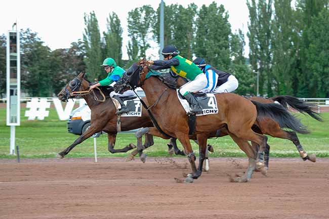 Photo d'arrivée de la course pmu PRIX DE L'INDRE à VICHY le Mardi 2 juillet 2024