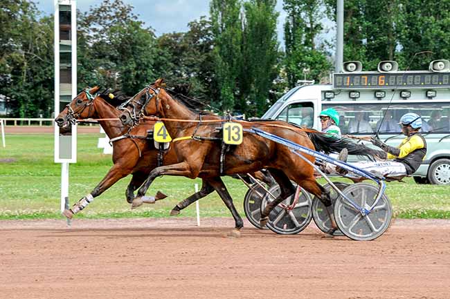 Photo d'arrivée de la course pmu PRIX DE LAPALISSE à VICHY le Mardi 2 juillet 2024
