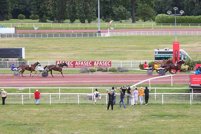 Photo d'arrivée de la course pmu PRIX DE LA GARE SAINT-LAZARE à ENGHIEN le Mercredi 3 juillet 2024