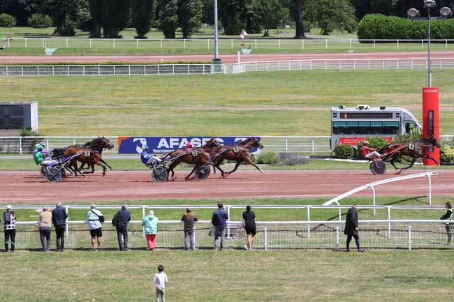 Photo d'arrivée de la course pmu PRIX DU PARC MONTSOURIS à ENGHIEN le Samedi 6 juillet 2024