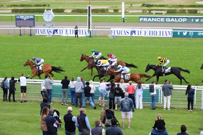 Photo d'arrivée de la course pmu PRIX GOLDIKOVA (PRIX DE LA CALONNE) - FONDS EUROPEEN DE L'ELEVAGE à DEAUVILLE le Dimanche 7 juillet 2024
