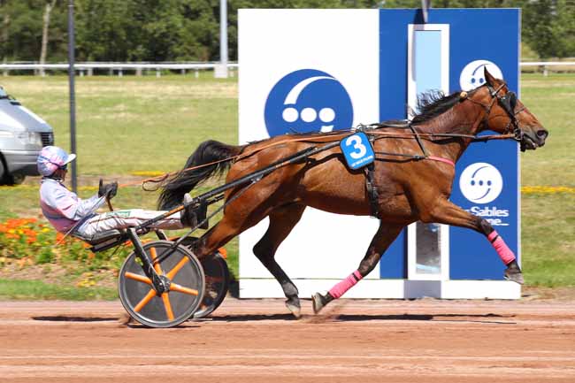 Photo d'arrivée de la course pmu PRIX VENDEE LE DEPARTEMENT à LES SABLES D'OLONNE le Lundi 8 juillet 2024