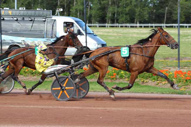 Photo d'arrivée de la course pmu PRIX DES SABLES D'OLONNE à LES SABLES D'OLONNE le Lundi 8 juillet 2024