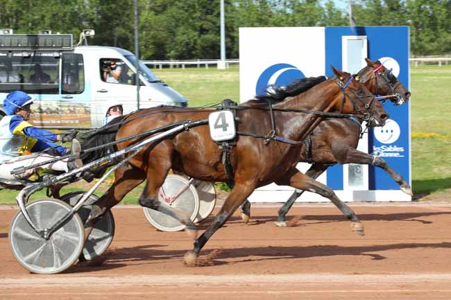 Photo d'arrivée de la course pmu PRIX DES SABLES D'OLONNE AGGLOMERATION à LES SABLES D'OLONNE le Lundi 8 juillet 2024