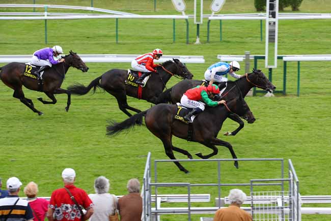 Photo d'arrivée de la course pmu PRIX ACTEON - PELOTON B à COMPIEGNE le Mardi 9 juillet 2024
