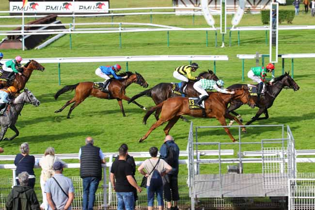 Photo d'arrivée de la course pmu PRIX DES ETANGS DE BATIGNY à COMPIEGNE le Mardi 9 juillet 2024