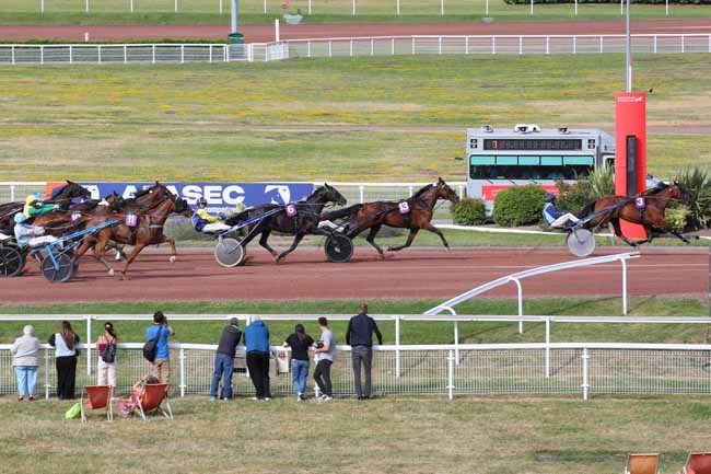 Photo d'arrivée de la course pmu PRIX DE L'OPERA à ENGHIEN le Mercredi 10 juillet 2024