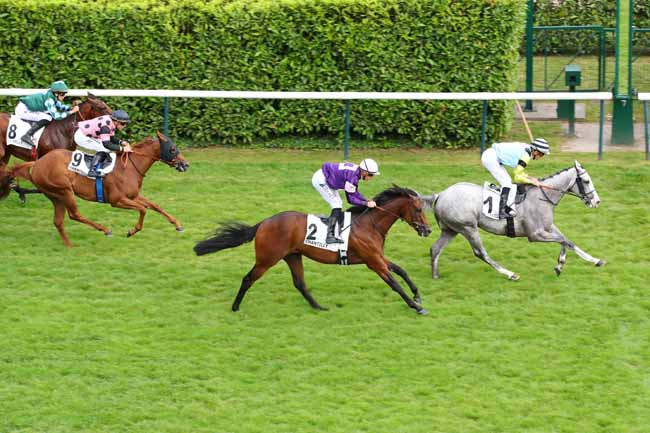 Photo d'arrivée de la course pmu PRIX SANS SOUCI II à CHANTILLY le Dimanche 14 juillet 2024