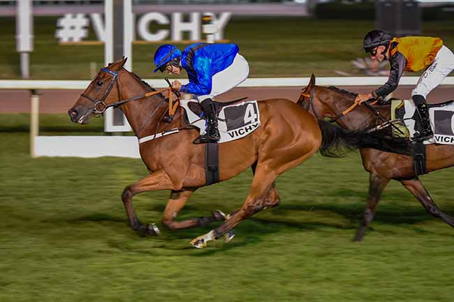 Photo d'arrivée de la course pmu PRIX DE L'UNION DES AQPS DU CENTRE-EST à VICHY le Mercredi 17 juillet 2024