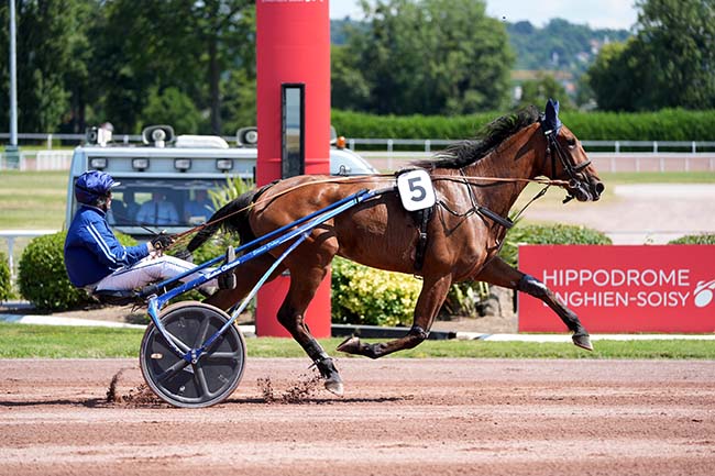 Photo d'arrivée de la course pmu PRIX DES HALLES à ENGHIEN le Mercredi 17 juillet 2024