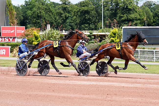 Photo d'arrivée de la course pmu PRIX DE LA PORTE DE PANTIN à ENGHIEN le Mercredi 17 juillet 2024