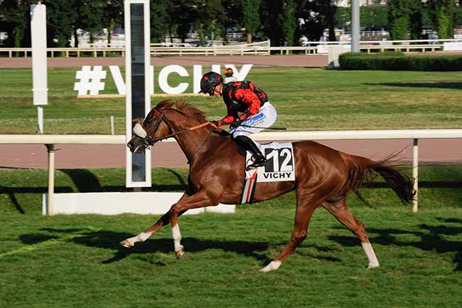 Photo d'arrivée de la course pmu PRIX DU DOMAINE DE SAINTE-PHILOMENE (PRIX DE JALIGNY) à VICHY le Jeudi 18 juillet 2024