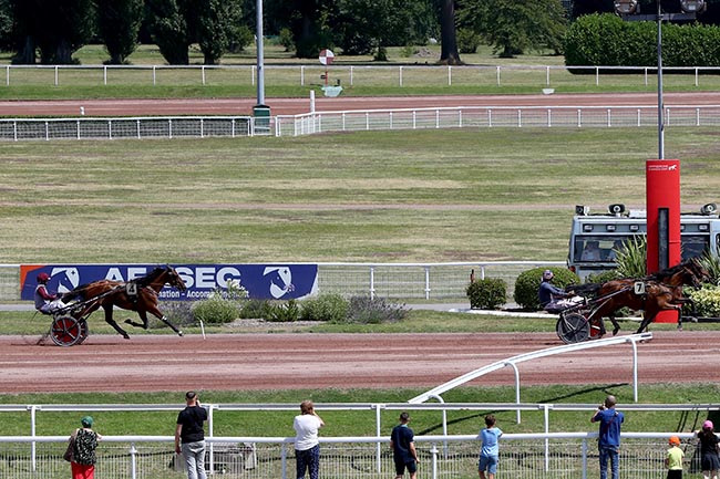 Photo d'arrivée de la course pmu PRIX DE LA PORTE DES LILAS à ENGHIEN le Samedi 20 juillet 2024
