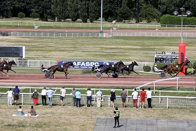 Photo d'arrivée de la course pmu PRIX DE LA PORTE MONTMARTRE à ENGHIEN le Samedi 20 juillet 2024