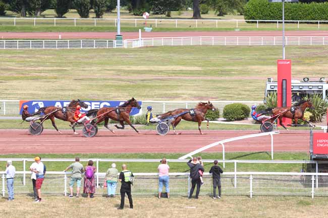 Photo d'arrivée de la course pmu PRIX DE LA PORTE DIDOT à ENGHIEN le Mercredi 24 juillet 2024