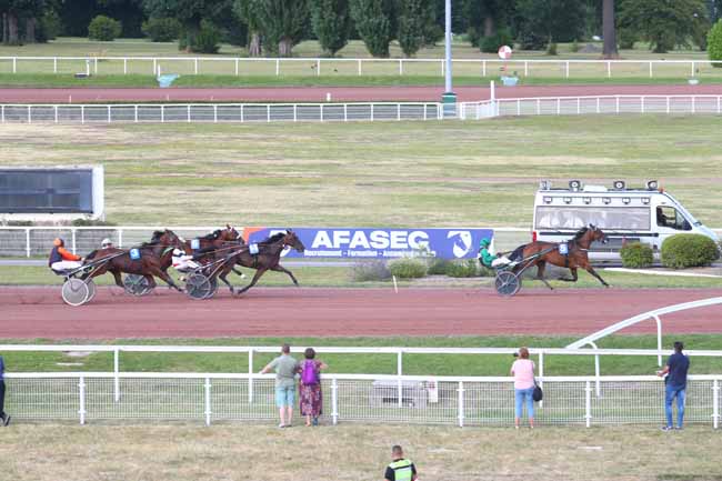 Photo d'arrivée de la course pmu PRIX DE MARMAGNE à ENGHIEN le Mercredi 24 juillet 2024