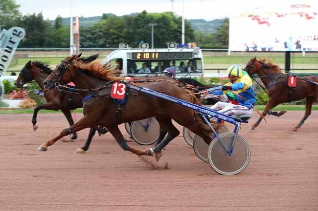 Photo d'arrivée de la course pmu PRIX PASCAL GUILBERT à CABOURG le Vendredi 26 juillet 2024