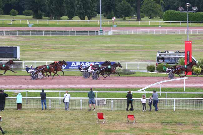 Photo d'arrivée de la course pmu PRIX DE L'HAY-LES-ROSES à ENGHIEN le Samedi 27 juillet 2024