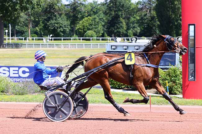 Photo d'arrivée de la course pmu PRIX DE SOUILLAC à ENGHIEN le Dimanche 28 juillet 2024