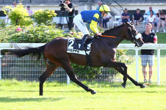 Photo d'arrivée de la course pmu PRIX DE L'ESPLANADE à DIEPPE le Lundi 29 juillet 2024