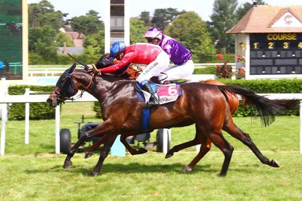 Photo d'arrivée de la course pmu PRIX LOGOBACKBOARD (PRIX HENRY DE MONTESQUIEU) à CLAIREFONTAINE le Vendredi 2 août 2024