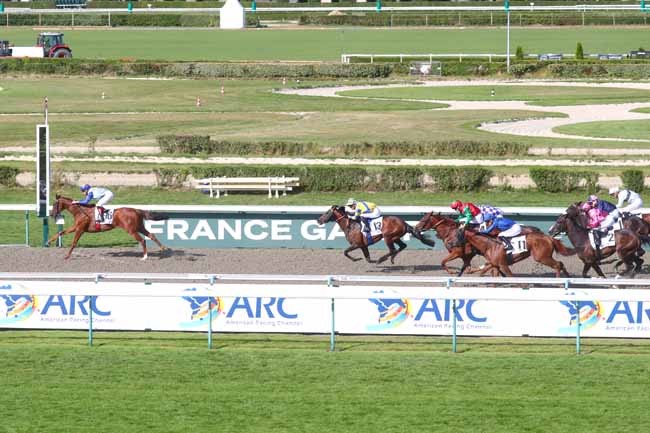 Photo d'arrivée de la course pmu PRIX HIPODROMO CIDADE JARDIM à DEAUVILLE le Dimanche 4 août 2024