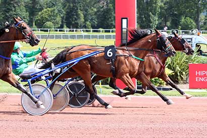 Photo d'arrivée de la course pmu PRIX DE TOURTOIRAC à ENGHIEN le Dimanche 4 août 2024