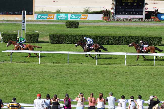 Photo d'arrivée de la course pmu PRIX GENYBET SUPER TOP 5 (PRIX DE L'ORBIQUET) à CLAIREFONTAINE le Lundi 5 août 2024