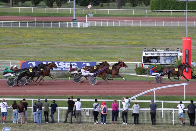 Photo d'arrivée de la course pmu PRIX DE LA CONCORDE à ENGHIEN le Jeudi 8 août 2024