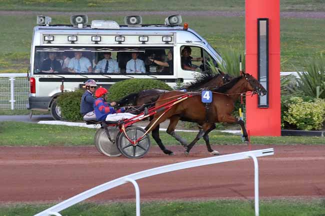 Photo d'arrivée de la course pmu PRIX DE LA PORTE DE MONTREUIL à ENGHIEN le Jeudi 8 août 2024