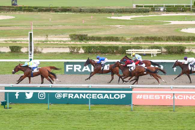 Photo d'arrivée de la course pmu PRIX «PARISTURF» (PRIX DU CHATEAU DE BOSMELET) à DEAUVILLE le Jeudi 8 août 2024