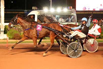Photo d'arrivée de la course pmu PRIX DES NIVEOLES à CABOURG le Vendredi 9 août 2024