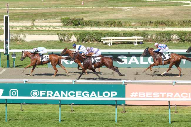 Photo d'arrivée de la course pmu PRIX DE SAINT-LAURENT-SUR-MER à DEAUVILLE le Samedi 10 août 2024