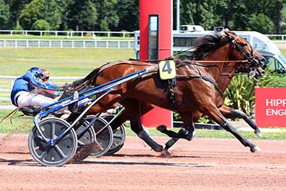 Photo d'arrivée de la course pmu PRIX D'ARGENTEUIL à ENGHIEN le Dimanche 11 août 2024