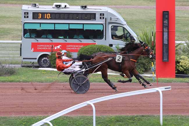 Photo d'arrivée de la course pmu PRIX DE NOUZONVILLE à ENGHIEN le Mercredi 14 août 2024