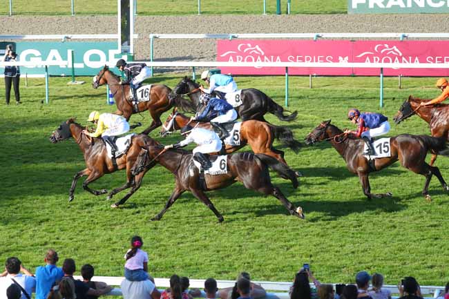Photo d'arrivée de la course pmu PRIX DE CAGNY à DEAUVILLE le Jeudi 15 août 2024