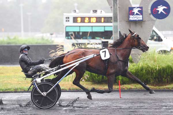 Photo d'arrivée de la course pmu PRIX PAUL LEGUERNEY - CRITERIUM 4 ANS Q2 à PARIS-VINCENNES le Samedi 17 août 2024
