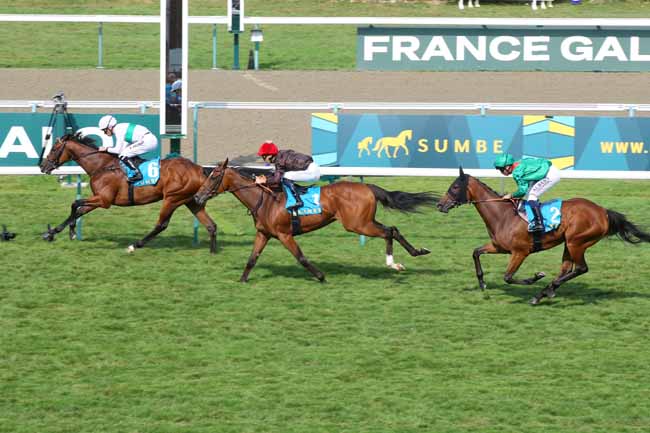 Photo d'arrivée de la course pmu SUMBE PRIX ALEC HEAD (PRIX DE LA NONETTE) à DEAUVILLE le Dimanche 18 août 2024