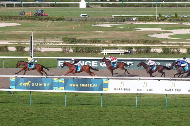 Photo d'arrivée de la course pmu SUMBE PRIX DE CAMPIGNY à DEAUVILLE le Dimanche 18 août 2024