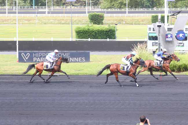Photo d'arrivée de la course pmu PRIX DE CHATEAUMEILLANT à PARIS-VINCENNES le Mercredi 21 août 2024